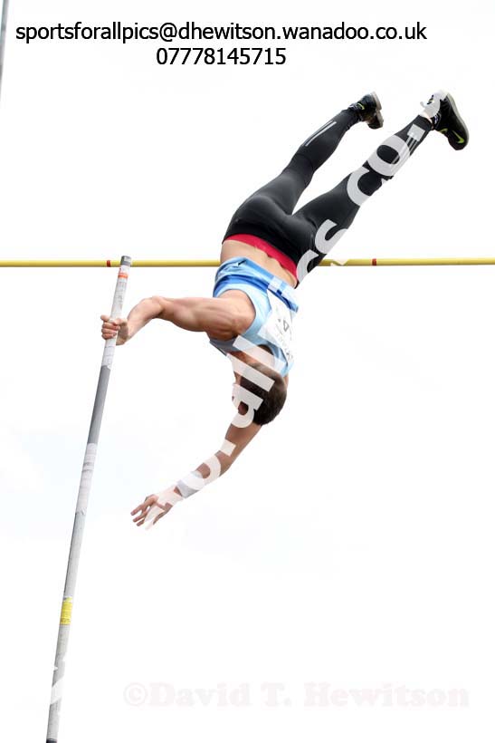 Mens under-20s pole vault, North Eastern Track and Field Champs, Gateshead Stadium. Photo: David T. Hewitson/Sports for All Pics